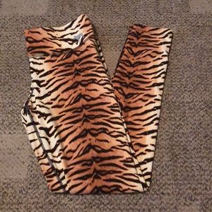 PINK yoga small tiger print yoga leggings